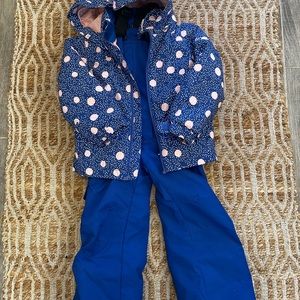 Girl’s snow jacket and bibs featuring 10K ROXY DryFlight®
